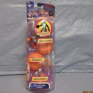 Moose Toys Space Jam: A New Legacy - 4 Pack - 2" Lebron, Bugs Bunny, Wile E. Coy